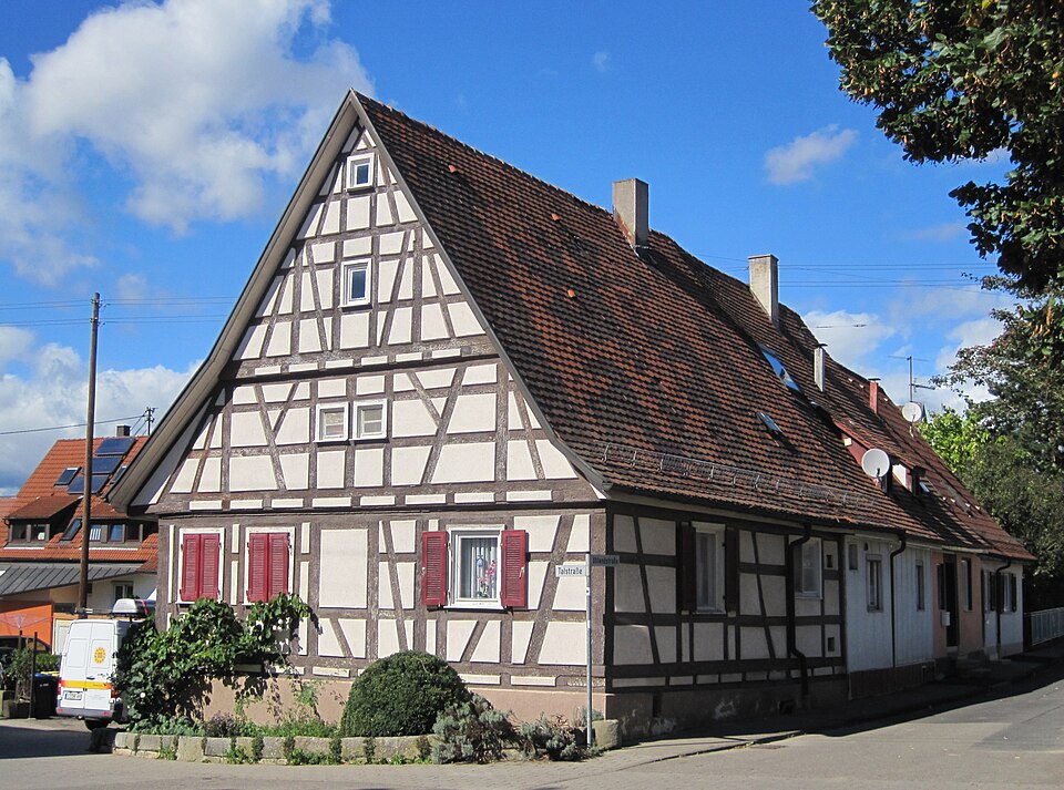 Dach-Fachbetriebe in Leinfelden-Echterdingen: Unteraichen Fachwerkhaus Uhlandstraße – Foto: Schwäbin Dach-Fachbetriebe in Leinfelden-Echterdingen: Unteraichen Fachwerkhaus Uhlandstraße