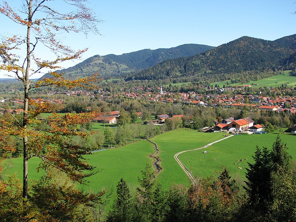 Dach-Fachbetriebe in Lenggries: Stadtansicht – Foto: Gras-Ober Dach-Fachbetriebe in Lenggries: Stadtansicht