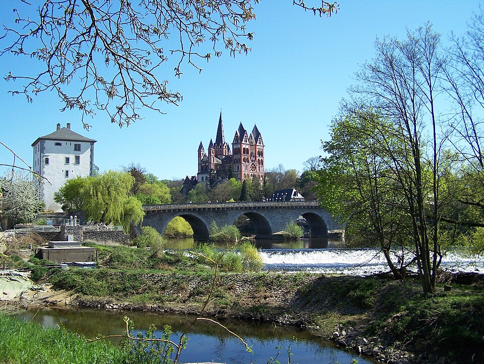 Dach-Fachbetriebe in Limburg an der Lahn: Stadtansicht – Foto: Danny Busch, DannyBusch at German Wikipedia Dach-Fachbetriebe in Limburg an der Lahn: Stadtansicht