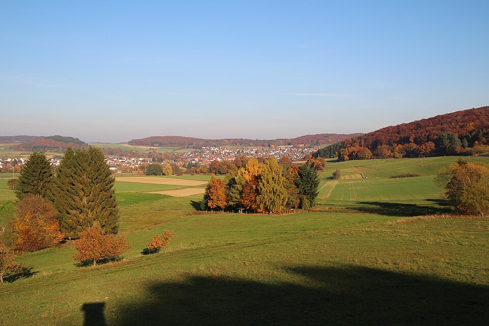 Dach-Fachbetriebe in Lohra: Stadtansicht – Foto: Gerold Rosenberg 01:02, 12 November 2015 Dach-Fachbetriebe in Lohra: Stadtansicht
