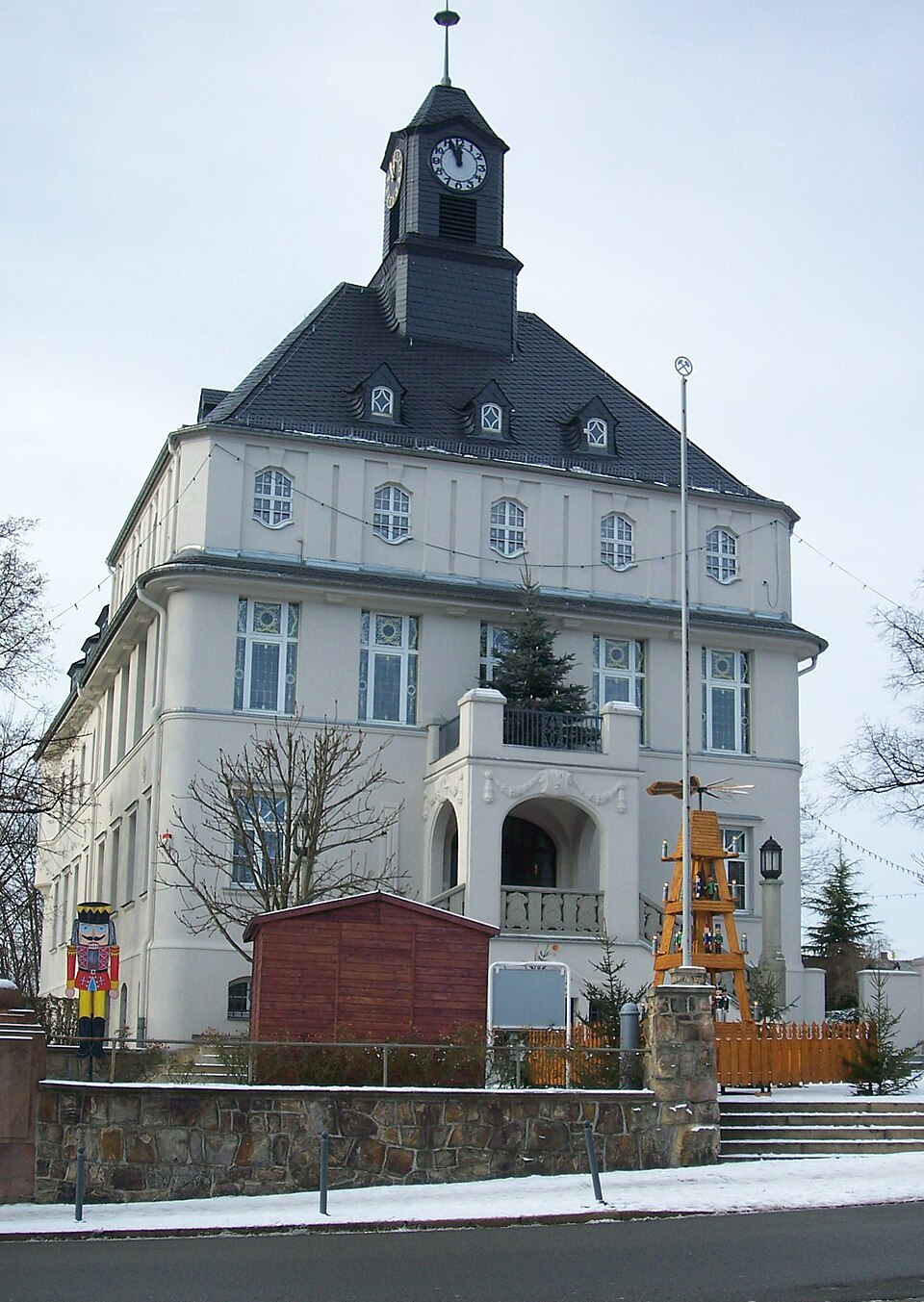Dach-Fachbetriebe in Lugau: Rathaus – Foto: Rohkzett Dach-Fachbetriebe in Lugau: Rathaus