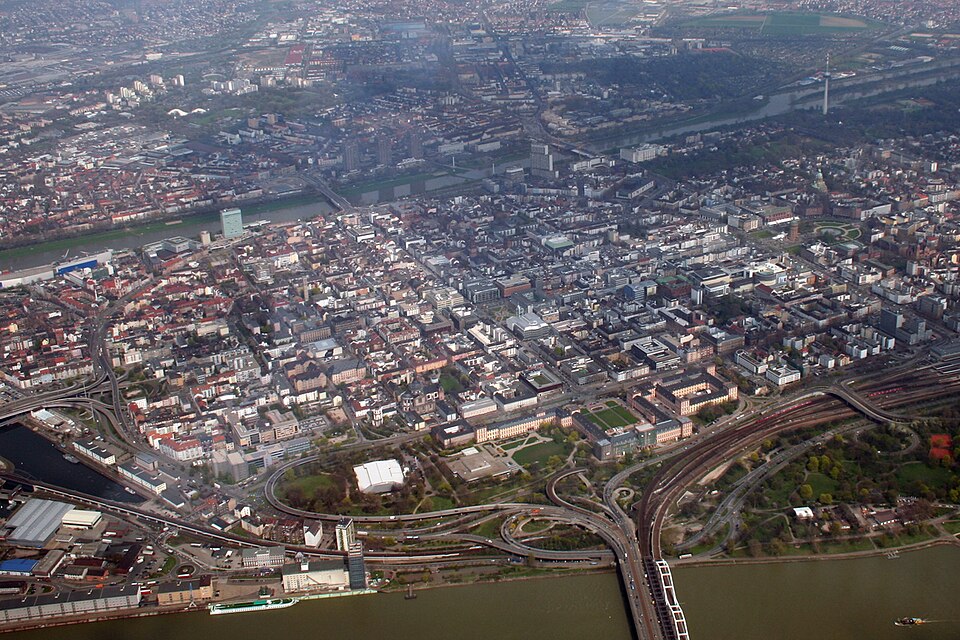 Dach-Fachbetriebe in Mannheim: Innenstadt – Foto: Dominik Lott Dach-Fachbetriebe in Mannheim: Innenstadt