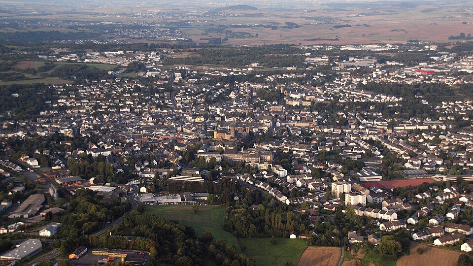 Dach-Fachbetriebe in Mayen: Stadtansicht – Foto: Wolkenkratzer Dach-Fachbetriebe in Mayen: Stadtansicht
