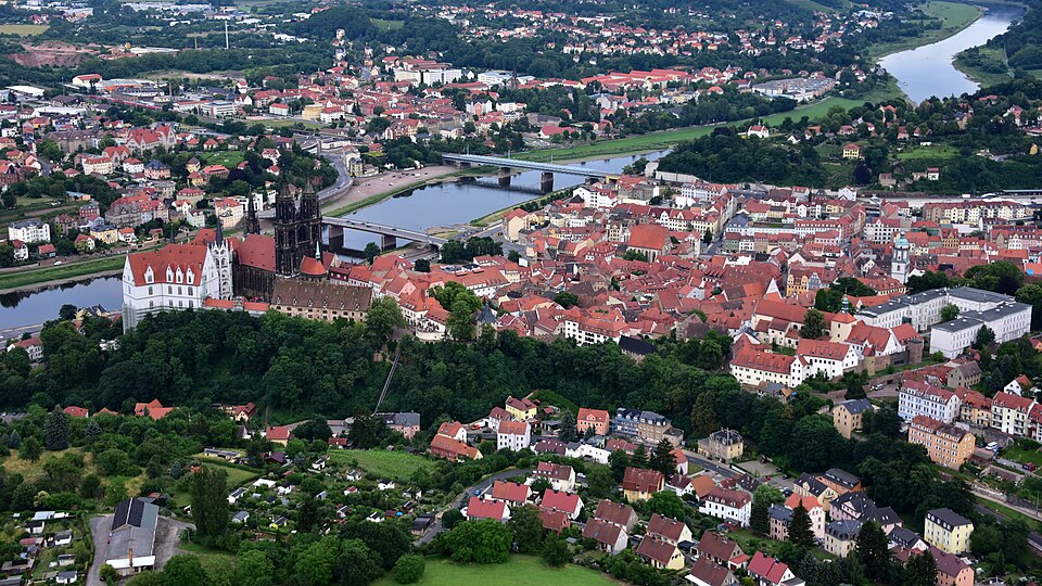Dach-Fachbetriebe in Meißen: Stadtansicht – Foto: Wolkenkratzer Dach-Fachbetriebe in Meißen: Stadtansicht