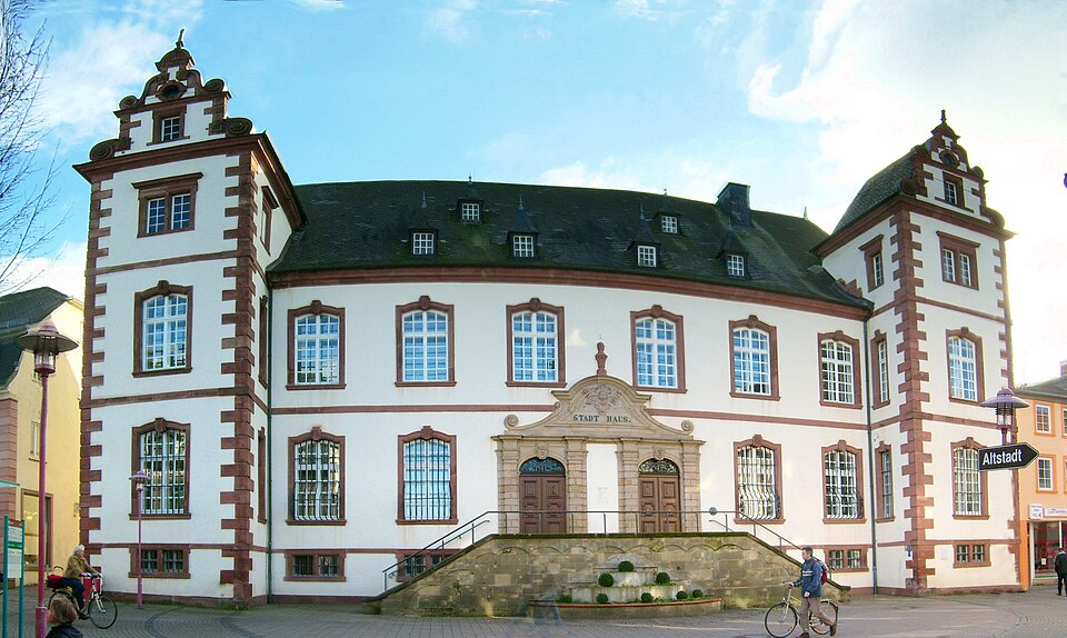 Dach-Fachbetriebe in Merzig: Rathaus
