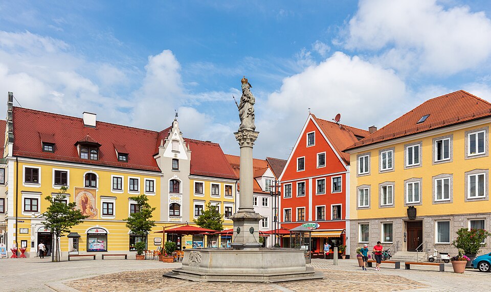 Dach-Fachbetriebe in Mindelheim: Stadtansicht – Foto: Diego Delso Dach-Fachbetriebe in Mindelheim: Stadtansicht