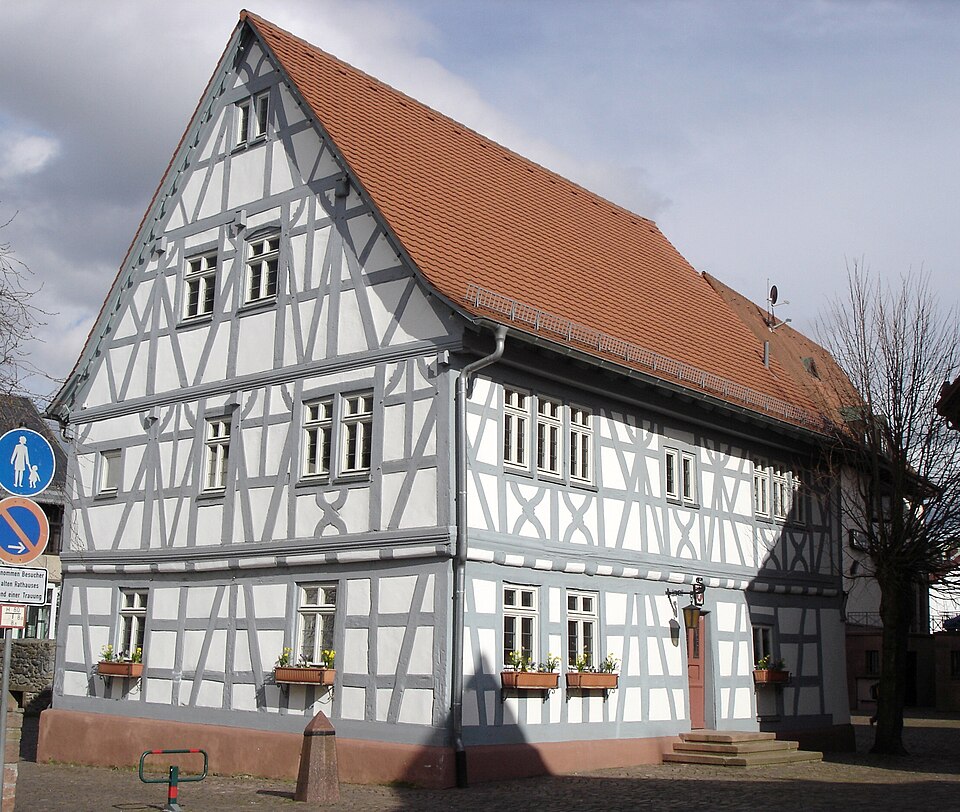 Dach-Fachbetriebe in Mörlenbach: Altes Rathaus – Foto: Christian Blaesing Dach-Fachbetriebe in Mörlenbach: Altes Rathaus
