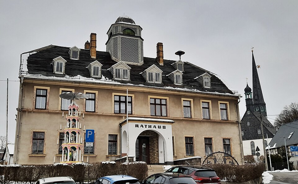 Dach-Fachbetriebe in Mülsen: Rathaus – Foto: Aagnverglaser Dach-Fachbetriebe in Mülsen: Rathaus