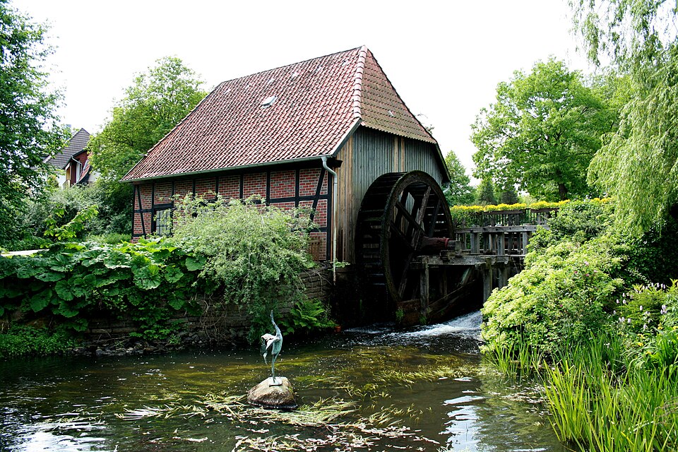 Dach-Fachbetriebe in Munster: Wassermühle – Foto: Frank Vincentz Dach-Fachbetriebe in Munster: Wassermühle