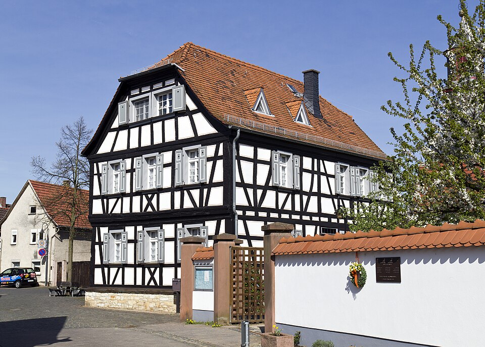 Dach-Fachbetriebe in Nauheim: Historisches Rathaus – Foto: Rudolf Stricker Dach-Fachbetriebe in Nauheim: Historisches Rathaus