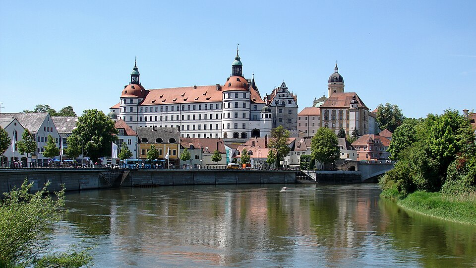 Dach-Fachbetriebe in Neuburg an der Donau: Schloss