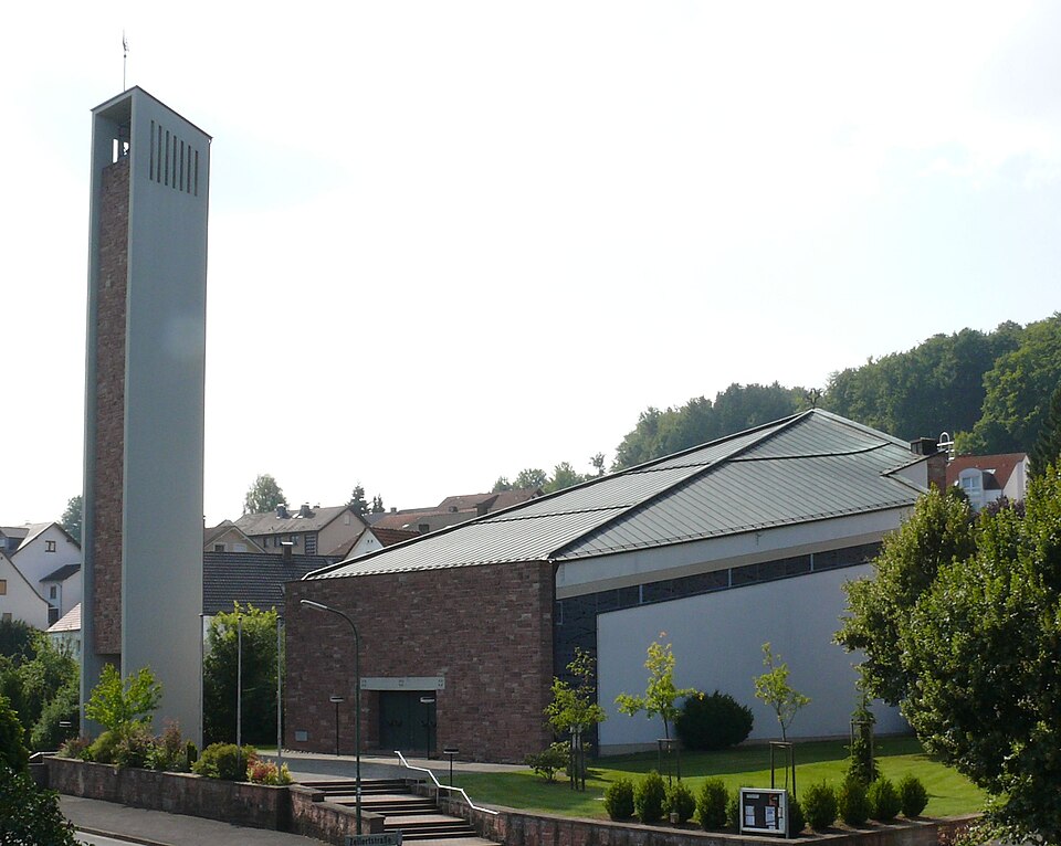 Dach-Fachbetriebe in Neuhof: Kath. Pfarrkirche – Foto: Onurb Dach-Fachbetriebe in Neuhof: Kath. Pfarrkirche