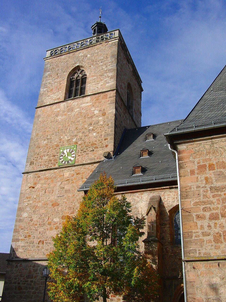 Dach-Fachbetriebe in Neukirchen: Hessen Nikolaikirche – Foto: Oliver Deisenroth Dach-Fachbetriebe in Neukirchen: Hessen Nikolaikirche