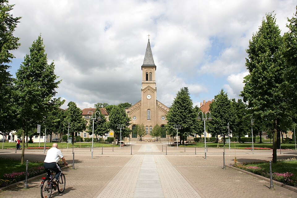 Dach-Fachbetriebe in Niesky: Zinzendorfplatz, Kirche