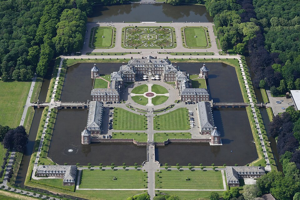 Dach-Fachbetriebe in Nordkirchen: Aerial image of Schloss