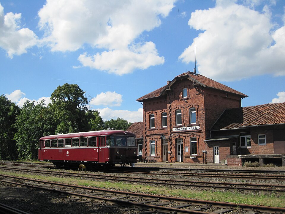 Dach-Fachbetriebe in Obernkirchen: Bahnhof