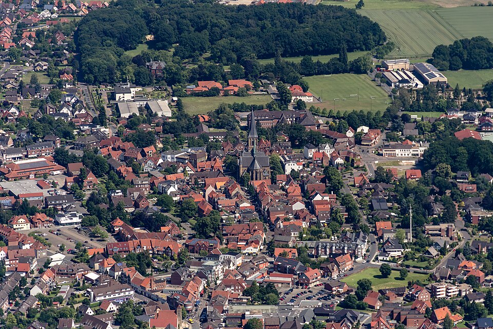 Dach-Fachbetriebe in Ochtrup: St.-Lamberti-Kirche – Foto: Dietmar Rabich Dach-Fachbetriebe in Ochtrup: St.-Lamberti-Kirche