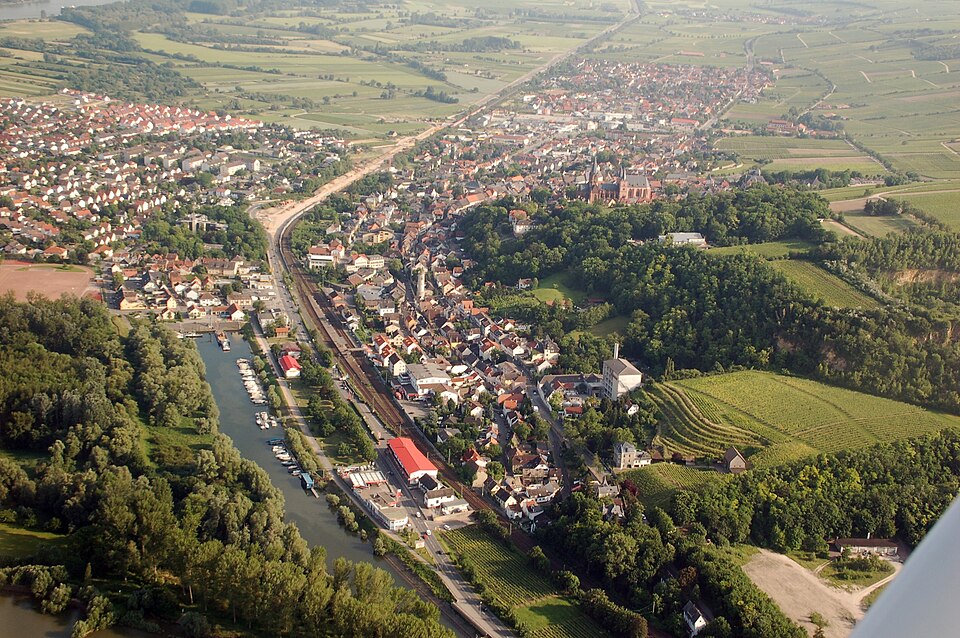 Dach-Fachbetriebe in Oppenheim: Luftbild – Foto: Fritz Geller-Grimm Dach-Fachbetriebe in Oppenheim: Luftbild