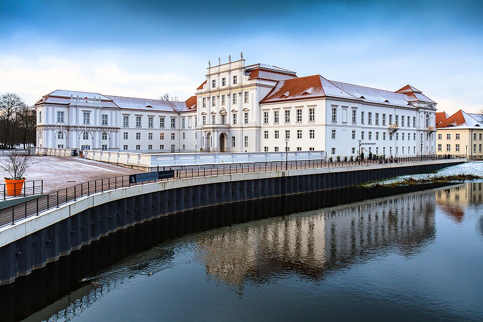 Dach-Fachbetriebe in Oranienburg: Schloss