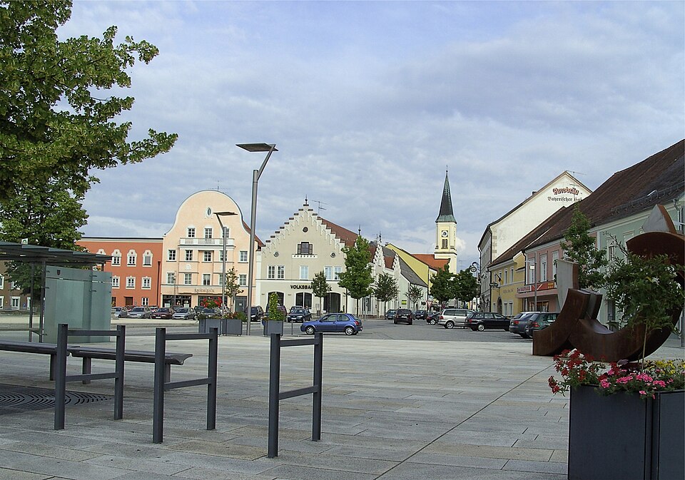 Dach-Fachbetriebe in Osterhofen: Marktplatz – Foto: High Contrast Dach-Fachbetriebe in Osterhofen: Marktplatz