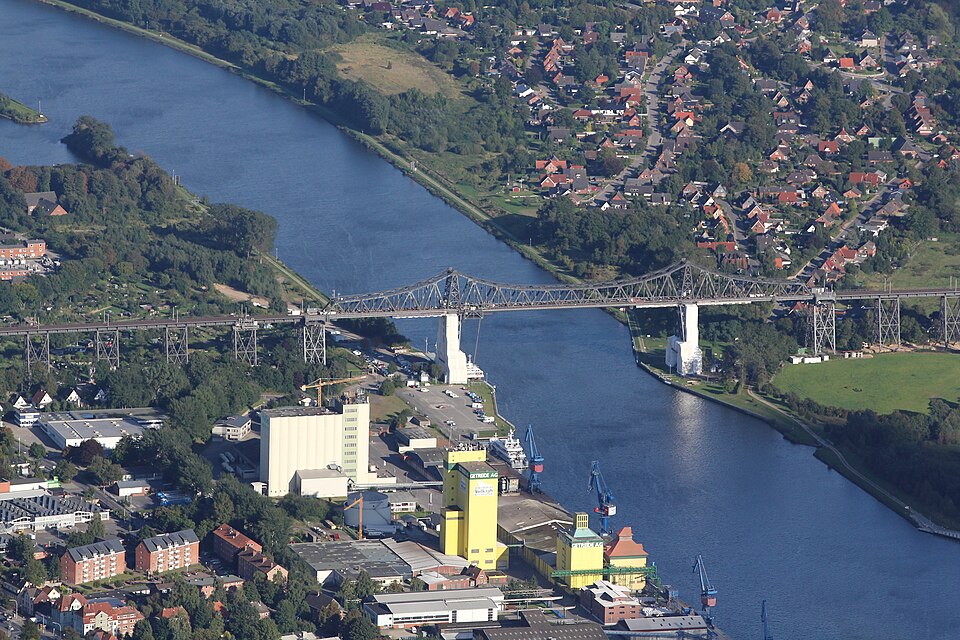 Dach-Fachbetriebe in Osterrönfeld: Stadtansicht – Foto: Walter Rademacher Dach-Fachbetriebe in Osterrönfeld: Stadtansicht