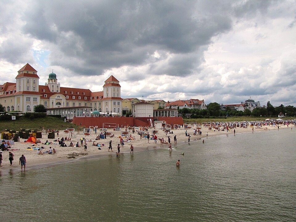 Dach-Fachbetriebe in Ostseebad Binz: Binz strand mit kurhaus