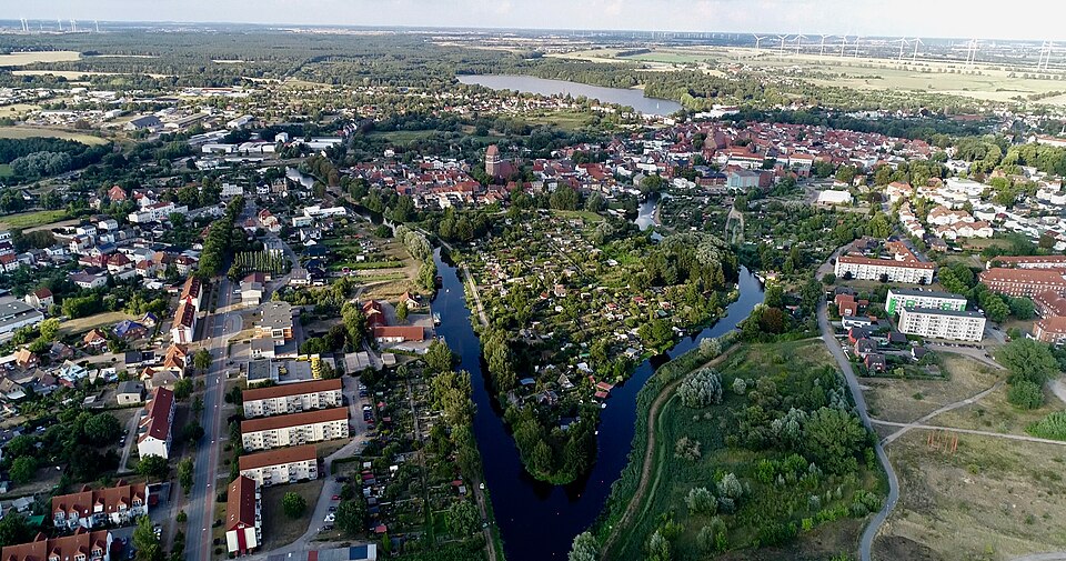Dach-Fachbetriebe in Parchim: Luftbild, Altstadt – Foto: Foxvox89 Dach-Fachbetriebe in Parchim: Luftbild, Altstadt