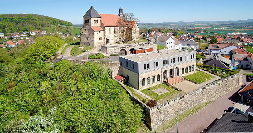 Dach-Fachbetriebe in Petersberg: Liobakirche – Foto: Verum Dach-Fachbetriebe in Petersberg: Liobakirche