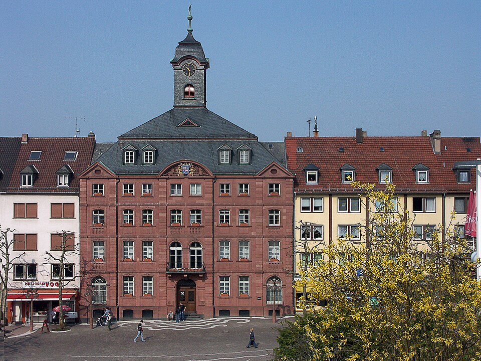 Dach-Fachbetriebe in Pirmasens: Altes Rathaus – Foto: Bearbeitung: Achim Lammerts , Original: Juergen Kappenberg Dach-Fachbetriebe in Pirmasens: Altes Rathaus