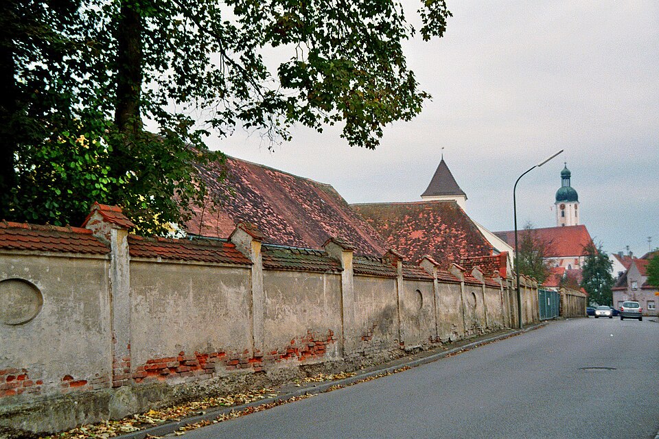 Dach-Fachbetriebe in Pöttmes: Aichacher Strasse – Foto: J.-H. Janßen Dach-Fachbetriebe in Pöttmes: Aichacher Strasse