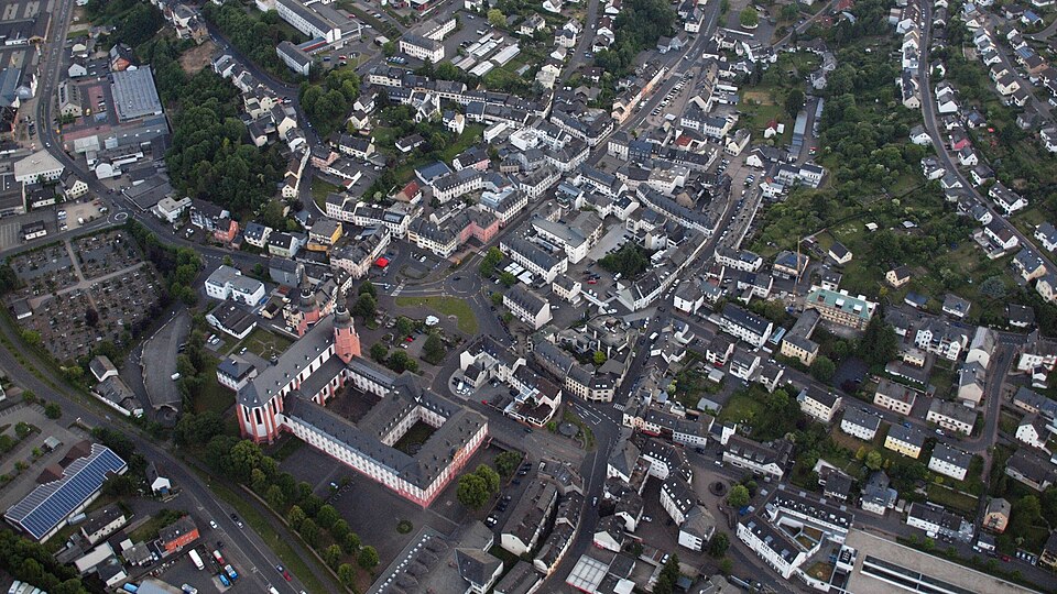 Dach-Fachbetriebe in Prüm: Stadtansicht – Foto: Wolkenkratzer Dach-Fachbetriebe in Prüm: Stadtansicht