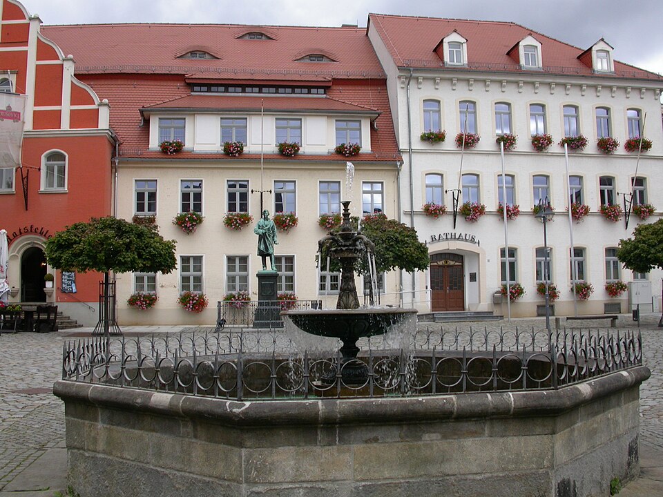 Dach-Fachbetriebe in Pulsnitz: Markt Rathaus – Foto: Anaximander Dach-Fachbetriebe in Pulsnitz: Markt Rathaus