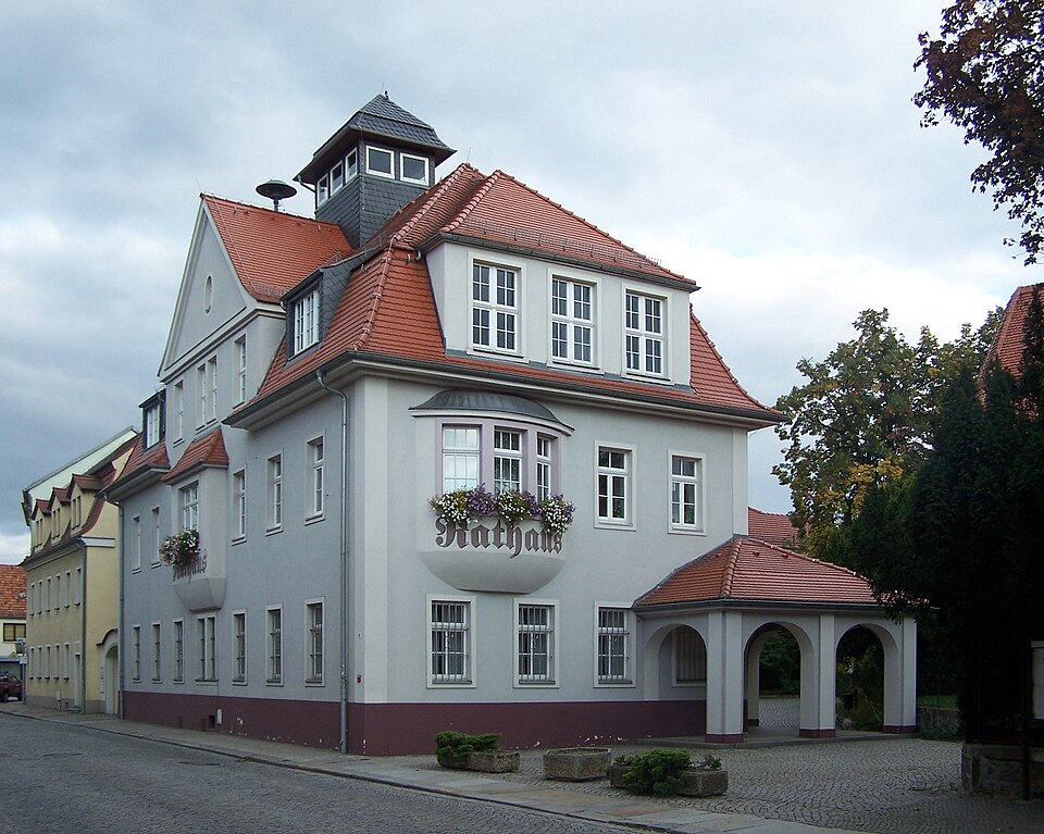 Dach-Fachbetriebe in Radeburg: Rathaus – Foto: X-Weinzar Dach-Fachbetriebe in Radeburg: Rathaus