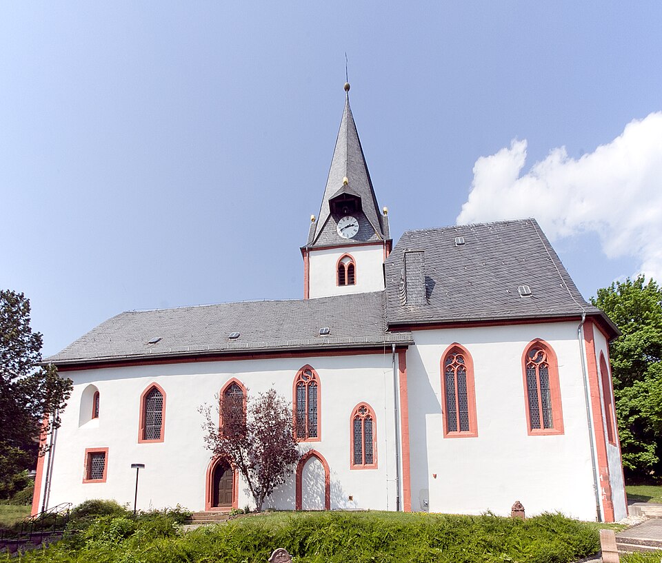 Dach-Fachbetriebe in Ranstadt: Dauernheim Kirche – Foto: Sven Teschke Dach-Fachbetriebe in Ranstadt: Dauernheim Kirche