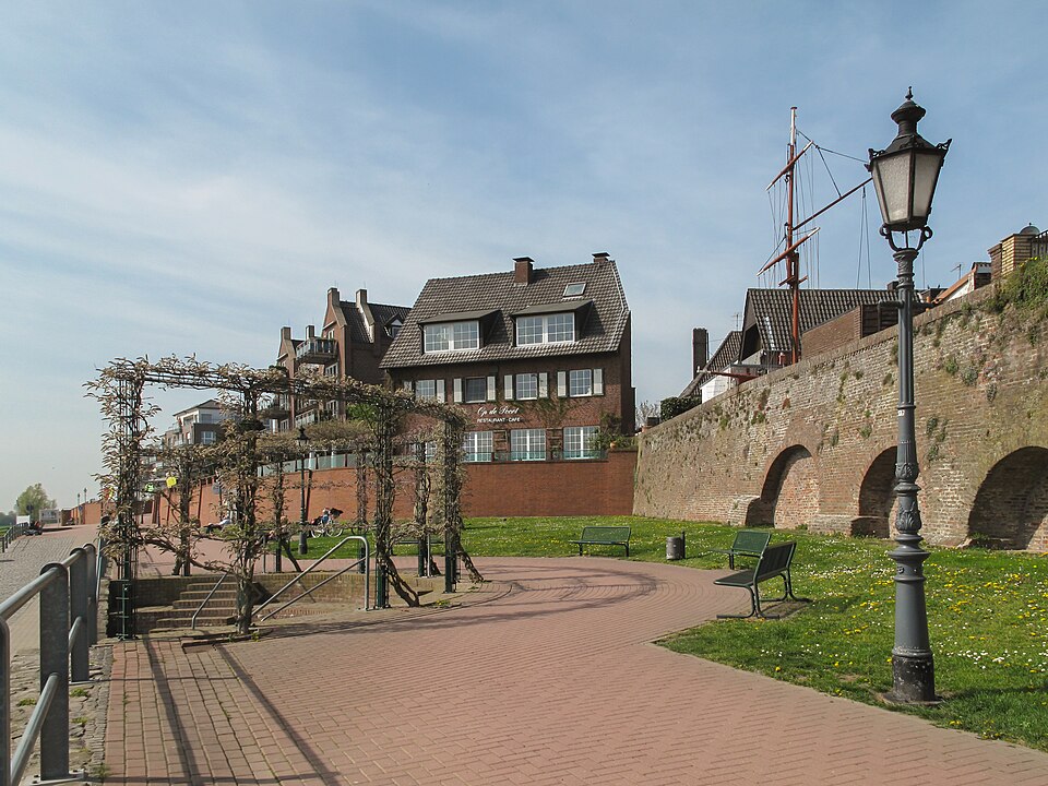 Dach-Fachbetriebe in Rees: Stadtansicht – Foto: Michielverbeek Dach-Fachbetriebe in Rees: Stadtansicht