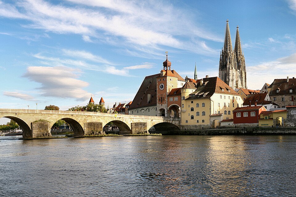 Dach-Fachbetriebe in Regensburg: Stadtansicht – Foto: Grizurgbg Dach-Fachbetriebe in Regensburg: Stadtansicht