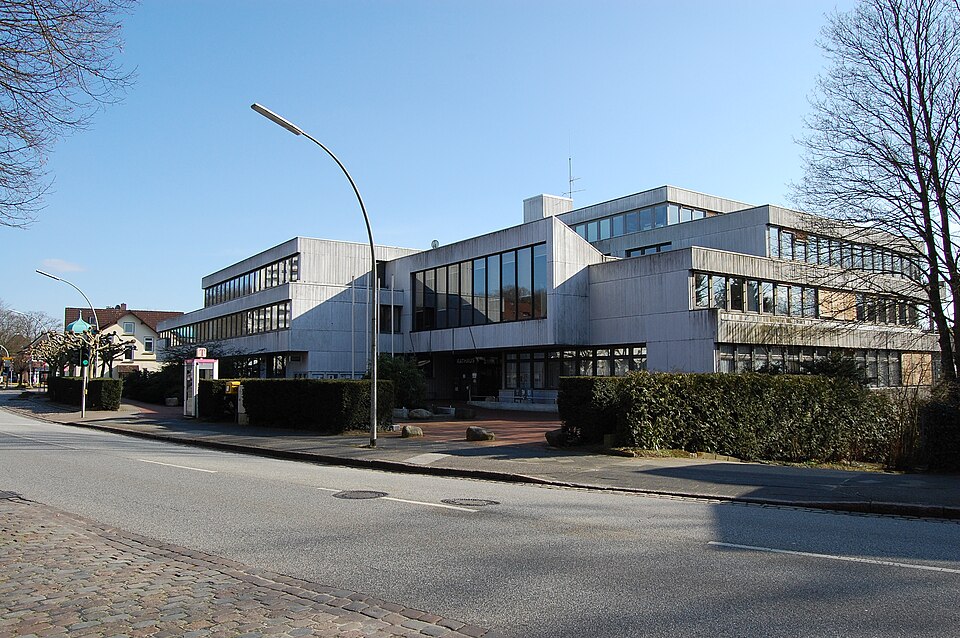 Dach-Fachbetriebe in Reinbek: Reinbeker Rathaus