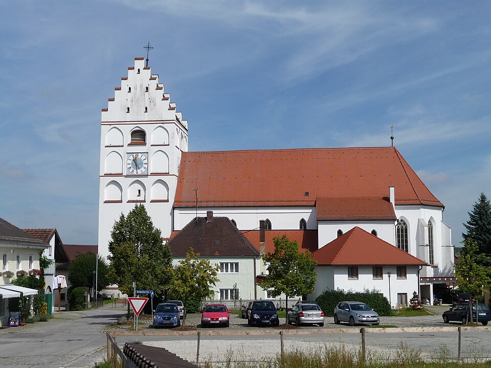 Dach-Fachbetriebe in Reisbach: Pfarrkirche – Foto: Konrad Lackerbeck Dach-Fachbetriebe in Reisbach: Pfarrkirche