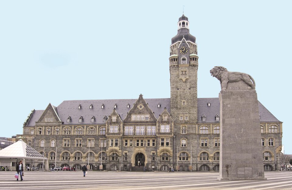 Dach-Fachbetriebe in Remscheid: Rathaus – Foto: Hans Peter Schaefer Dach-Fachbetriebe in Remscheid: Rathaus