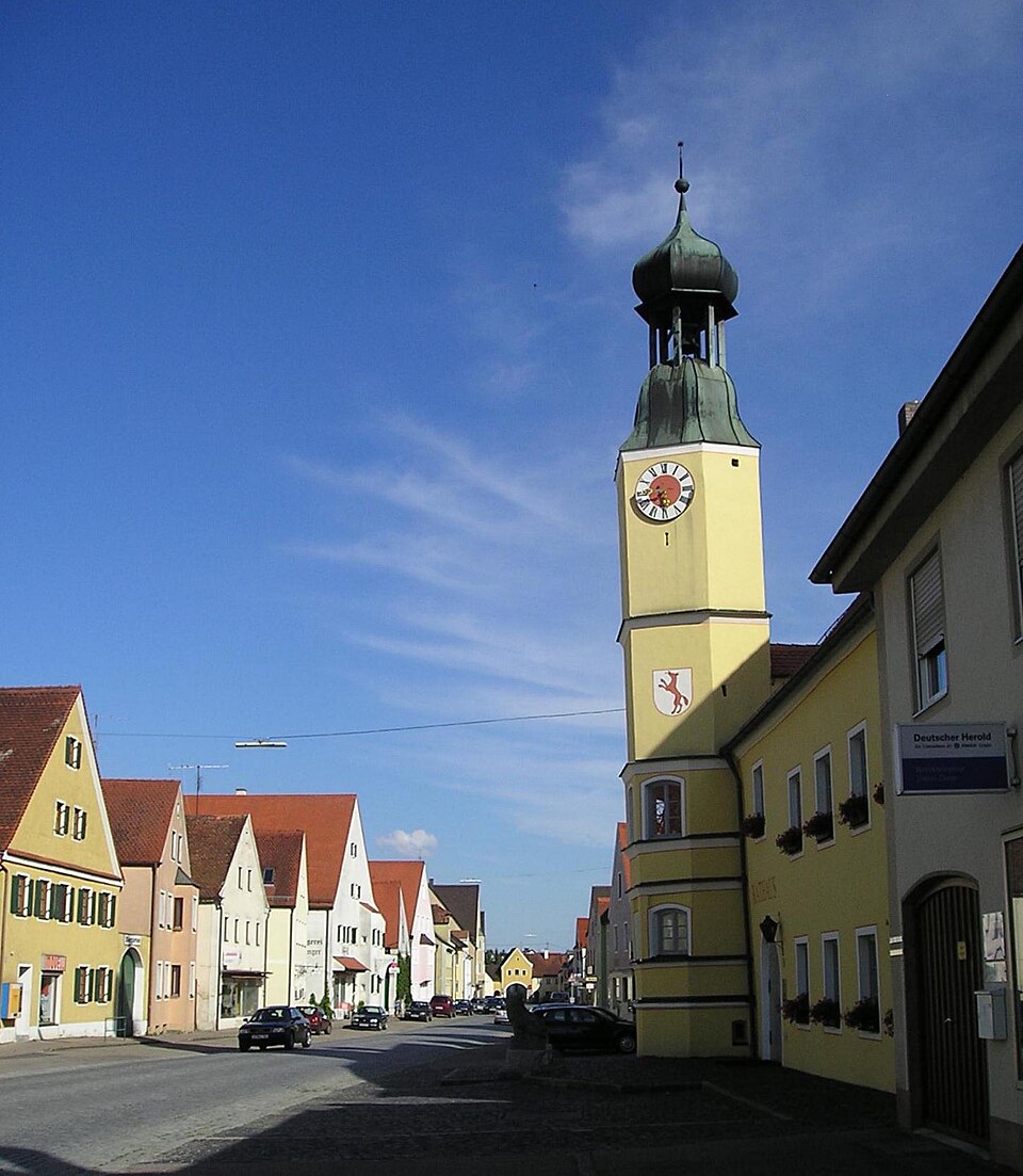 Dach-Fachbetriebe in Rennertshofen: Mit Rathausturm