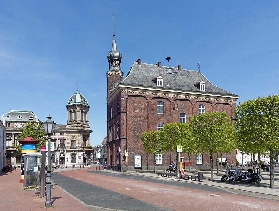 Dach-Fachbetriebe in Rheinberg: Altes Rathaus en Stammhaus