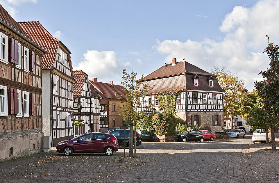 Dach-Fachbetriebe in Rodenbach: Kirchstrasse – Foto: Rudolf Stricker Dach-Fachbetriebe in Rodenbach: Kirchstrasse