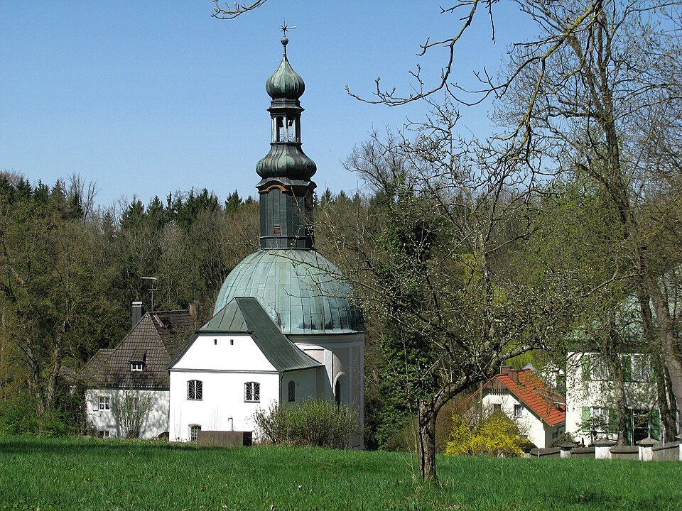 Dach-Fachbetriebe in Röhrmoos: Stadtansicht – Foto: Gras-Ober Dach-Fachbetriebe in Röhrmoos: Stadtansicht