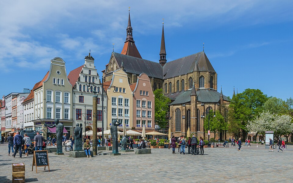 Dach-Fachbetriebe in Rostock: NeuerMarkt – Foto: A.Savin Dach-Fachbetriebe in Rostock: NeuerMarkt