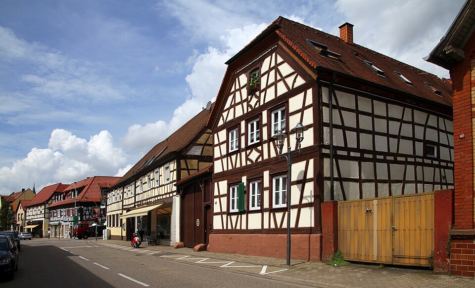Dach-Fachbetriebe in Rülzheim: Stadtansicht – Foto: Gerd Eichmann Dach-Fachbetriebe in Rülzheim: Stadtansicht