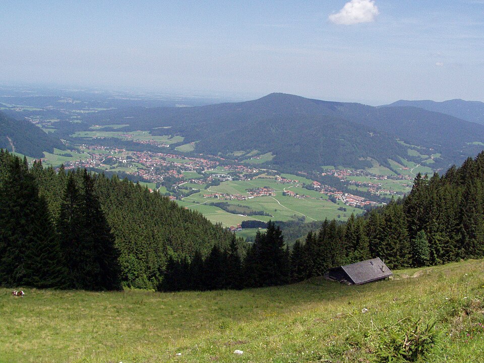 Dach-Fachbetriebe in Ruhpolding: Stadtansicht – Foto: Lukas Gerhold Dach-Fachbetriebe in Ruhpolding: Stadtansicht