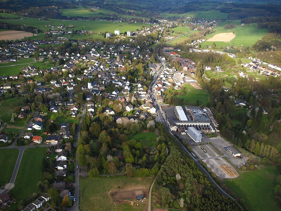 Dach-Fachbetriebe in Ruppichteroth: Stadtansicht – Foto: Wolkenkratzer Dach-Fachbetriebe in Ruppichteroth: Stadtansicht