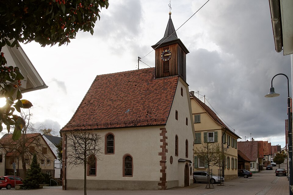 Dach-Fachbetriebe in Rutesheim: Perouse Kirche – Foto: E-W Dach-Fachbetriebe in Rutesheim: Perouse Kirche