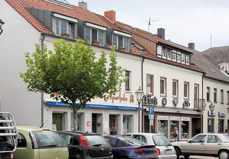 Dach-Fachbetriebe in Saarwellingen: Houses on the Schloßstraße