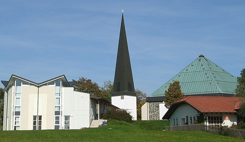 Dach-Fachbetriebe in Salzweg: Pfarrkirche – Foto: Konrad Lackerbeck Dach-Fachbetriebe in Salzweg: Pfarrkirche